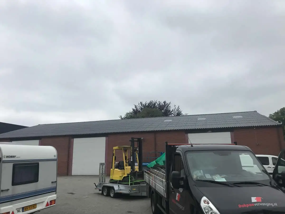 700 m2 eternit golfplaten gelegd in Westerbork