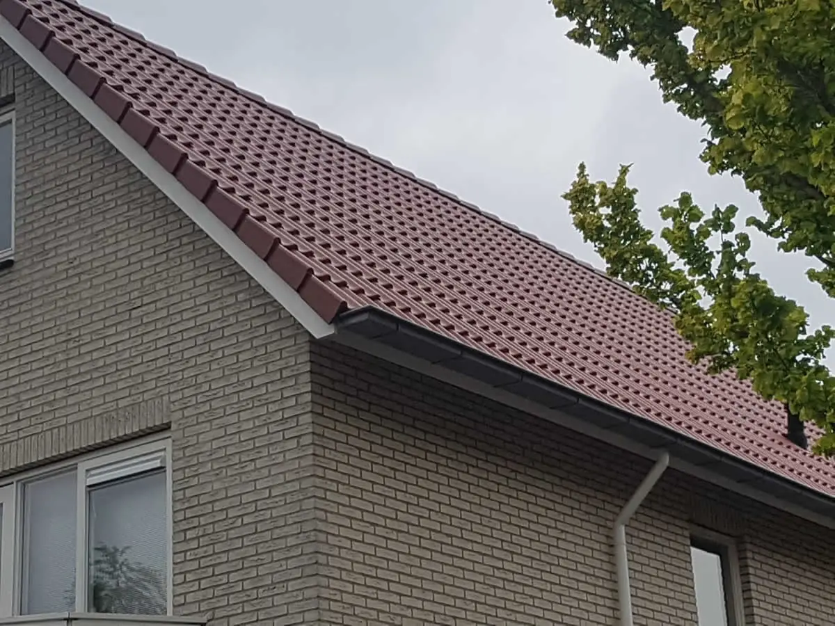 Vrijstaande woning in Assen voorzien van rode dakcoating