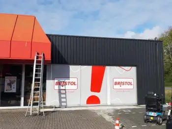 In Groningen het pand van bristol gereinigd In Groningen het pand van bristol gereinigd