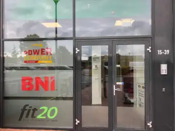 In Stadskanaal kozijnen van winkelpand voorzien van nanocoating In Stadskanaal kozijnen van winkelpand voorzien van nanocoating