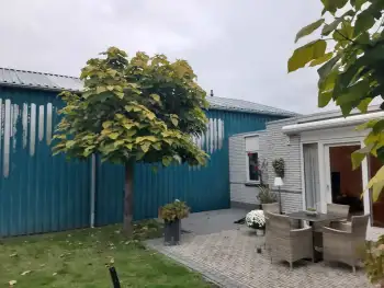 In Veendam een bedrijfsloods voorzien van gevelcoating.