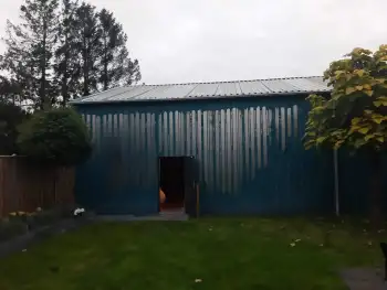 In Veendam een bedrijfsloods voorzien van gevelcoating.