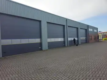 Velgsib - bedrijfspand coaten in Stadskanaal doormiddel van coating op de gevel spuiten.