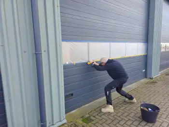 Velgsib - bedrijfspand coaten in Stadskanaal doormiddel van coating op de gevel spuiten.