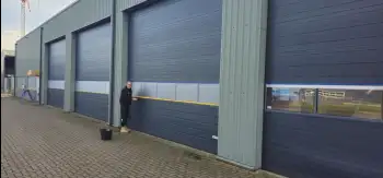 Velgsib - bedrijfspand coaten in Stadskanaal doormiddel van coating op de gevel spuiten.