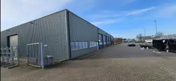Velgsib - bedrijfspand coaten in Stadskanaal doormiddel van coating op de gevel spuiten.