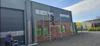 Velgsib - bedrijfspand coaten in Stadskanaal doormiddel van coating op de gevel spuiten.