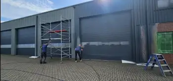 Velgsib - bedrijfspand coaten in Stadskanaal doormiddel van coating op de gevel spuiten.