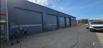 Velgsib - bedrijfspand coaten in Stadskanaal doormiddel van coating op de gevel spuiten.