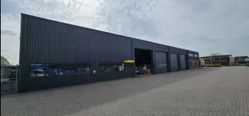 Velgsib - bedrijfspand coaten in Stadskanaal doormiddel van coating op de gevel spuiten.