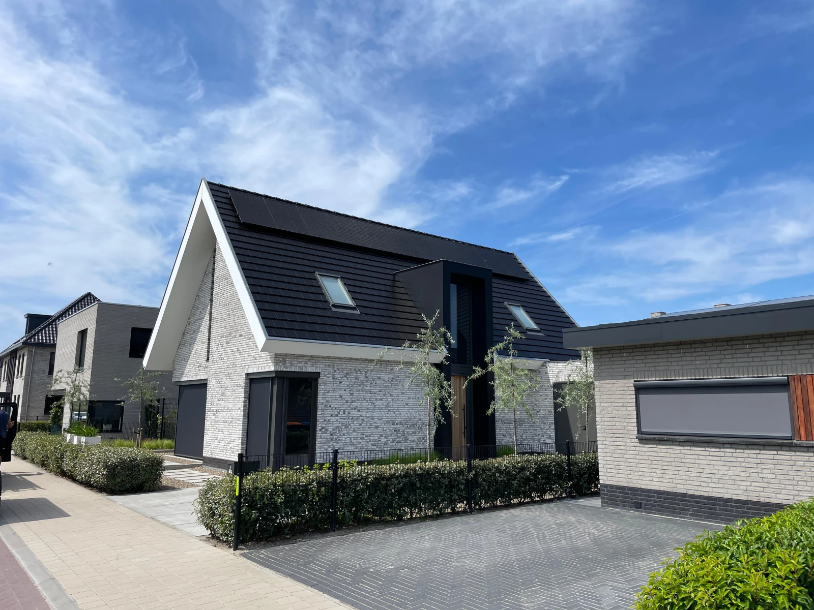 Dakcoating van 200 m² Nelskamp dakpannen in Zevenbergen met egale afwerking