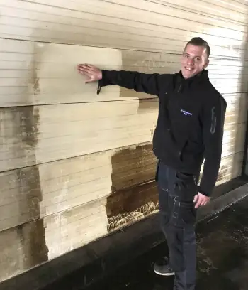 Reinigen en coaten van sandwichpanelen