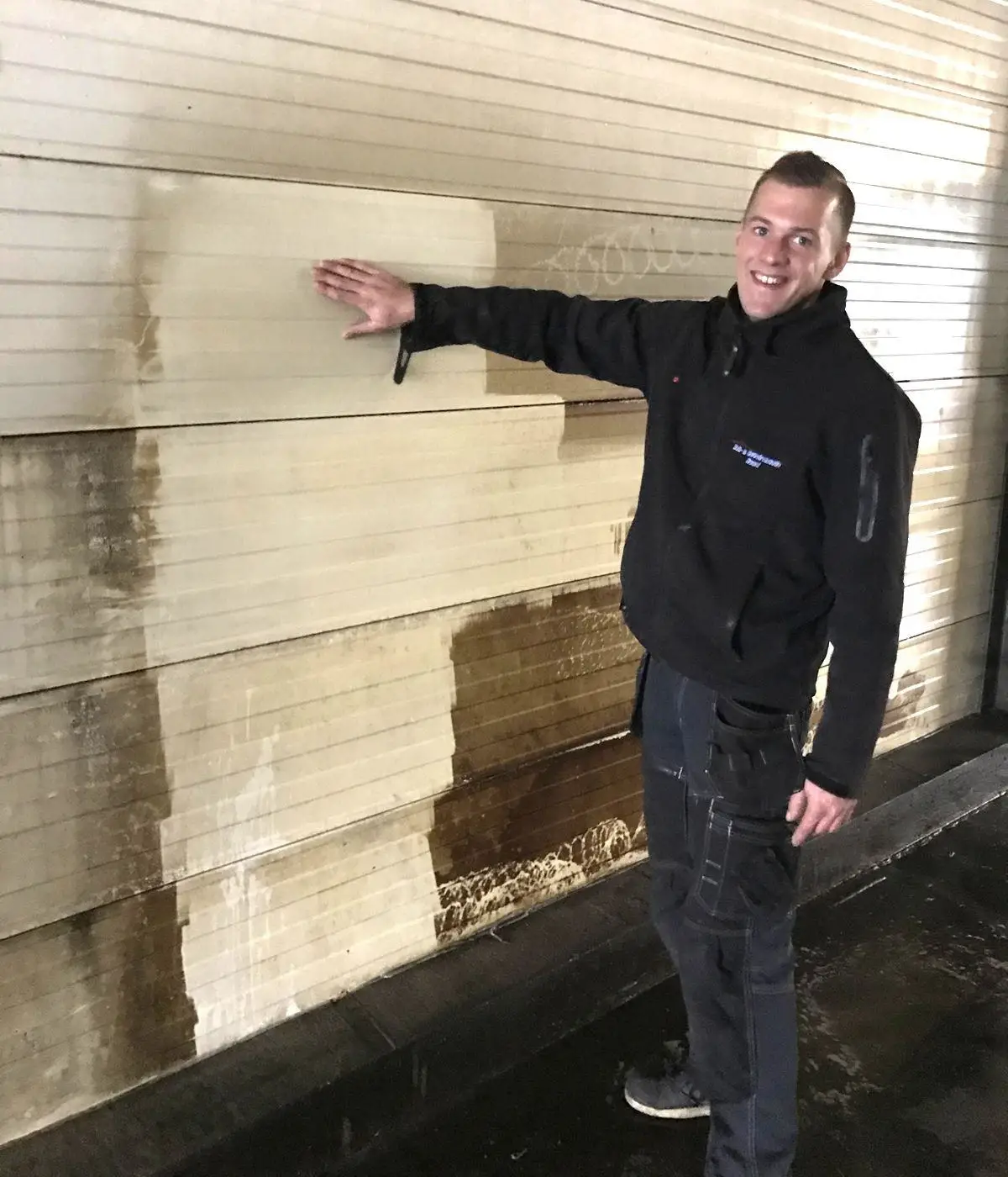 Reinigen en coaten van sandwichpanelen